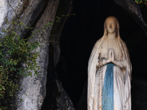 Lourdes.::Entrevista con el P. Jacques Olivier, escritor y autor de «Prophéties et prédictions de Jeanne d’Arc».