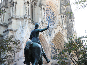 Reims::Grabación de la Catedral y de la Basílica de Saint-Remi, donde se conservan las reliquias de San Remigio.